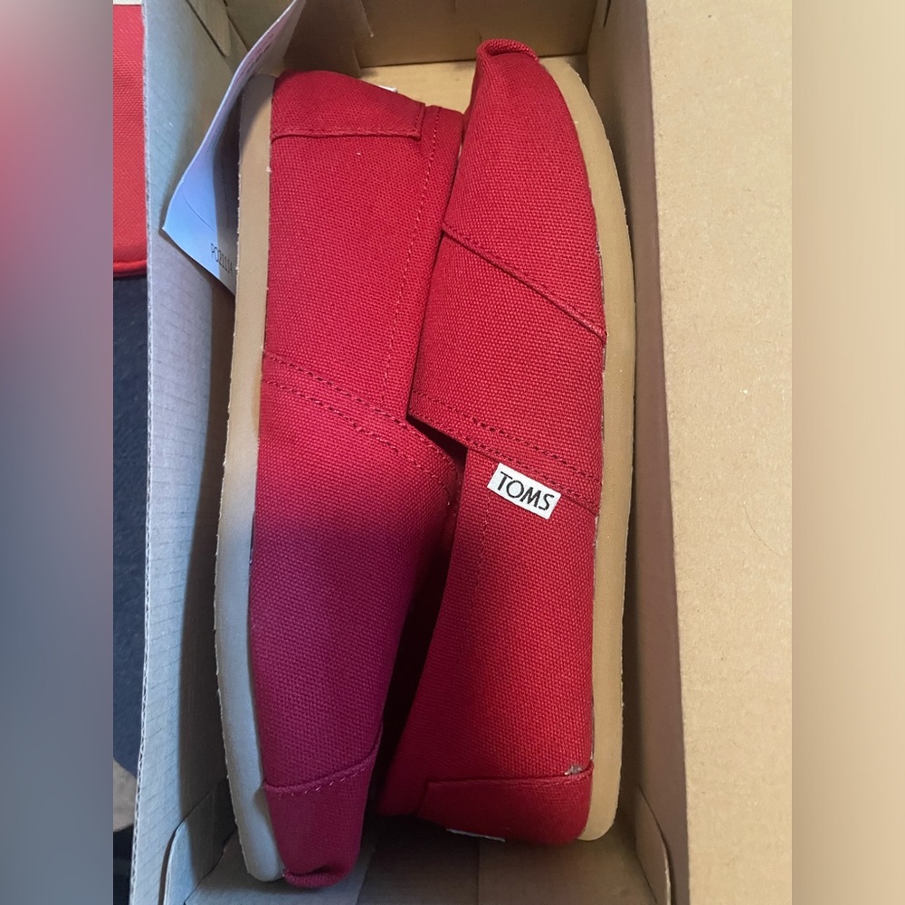 BNIB Tom’s shoes size 8.5